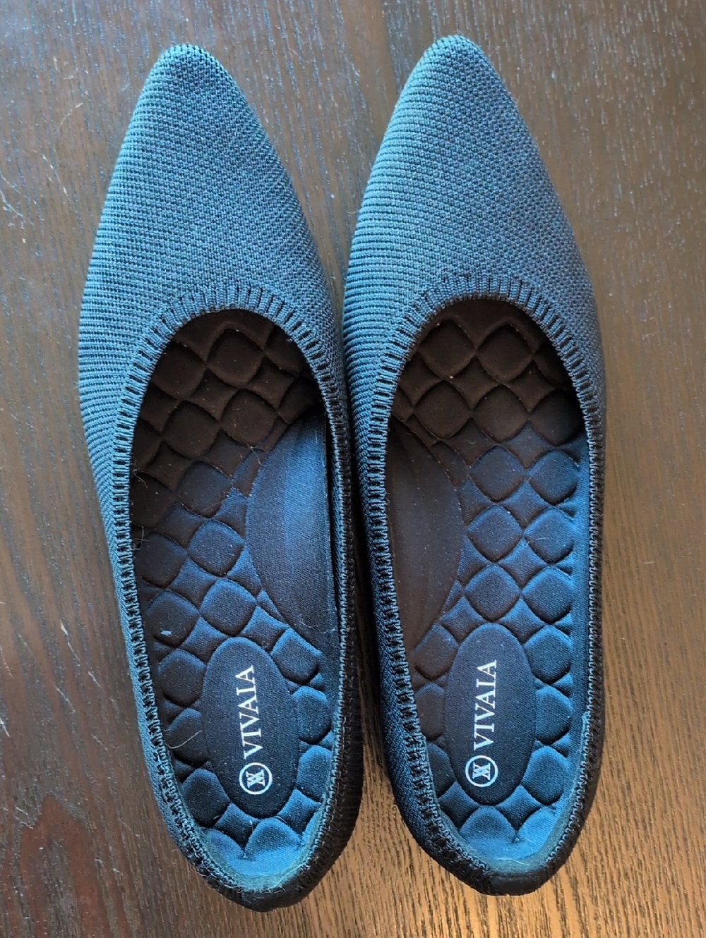 Vivaia Women's Black Pointed Flats - Size 10.5